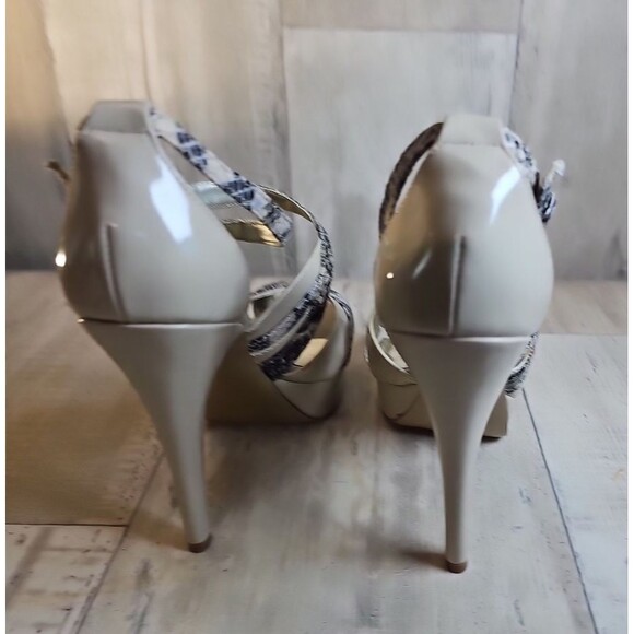Guess Women’s Platform Heels Cream Gold Snakeskin Open Toe Ankle Strap 7.5 - Picture 2 of 13